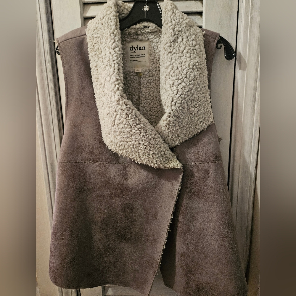 Dylan True Grit Grey Vegan Suede Sherpa Vest Size Small
